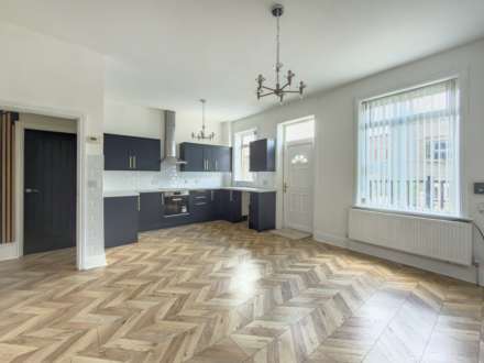 Bradford Road, Batley, Image 4