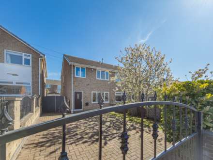 Leeds Old Road, Heckmondwike, Image 12