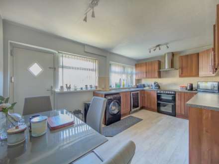 Leeds Old Road, Heckmondwike, Image 2