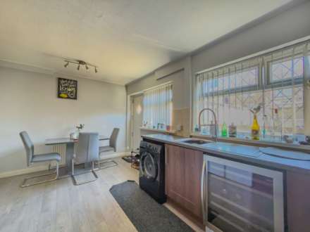 Leeds Old Road, Heckmondwike, Image 3