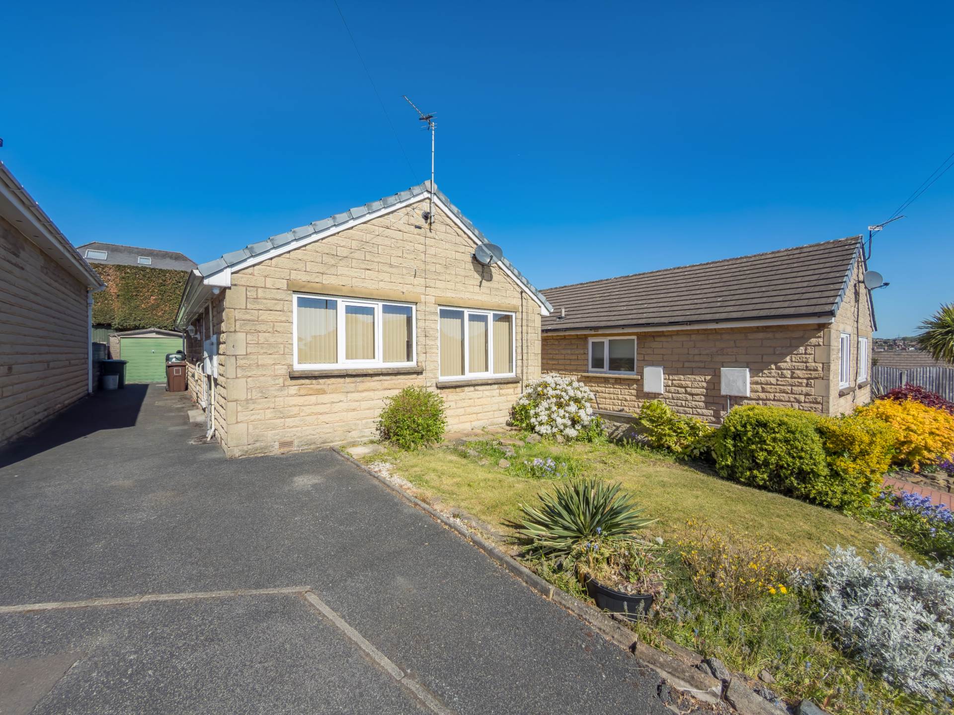 Shibden Drive, Carlinghow, Image 1