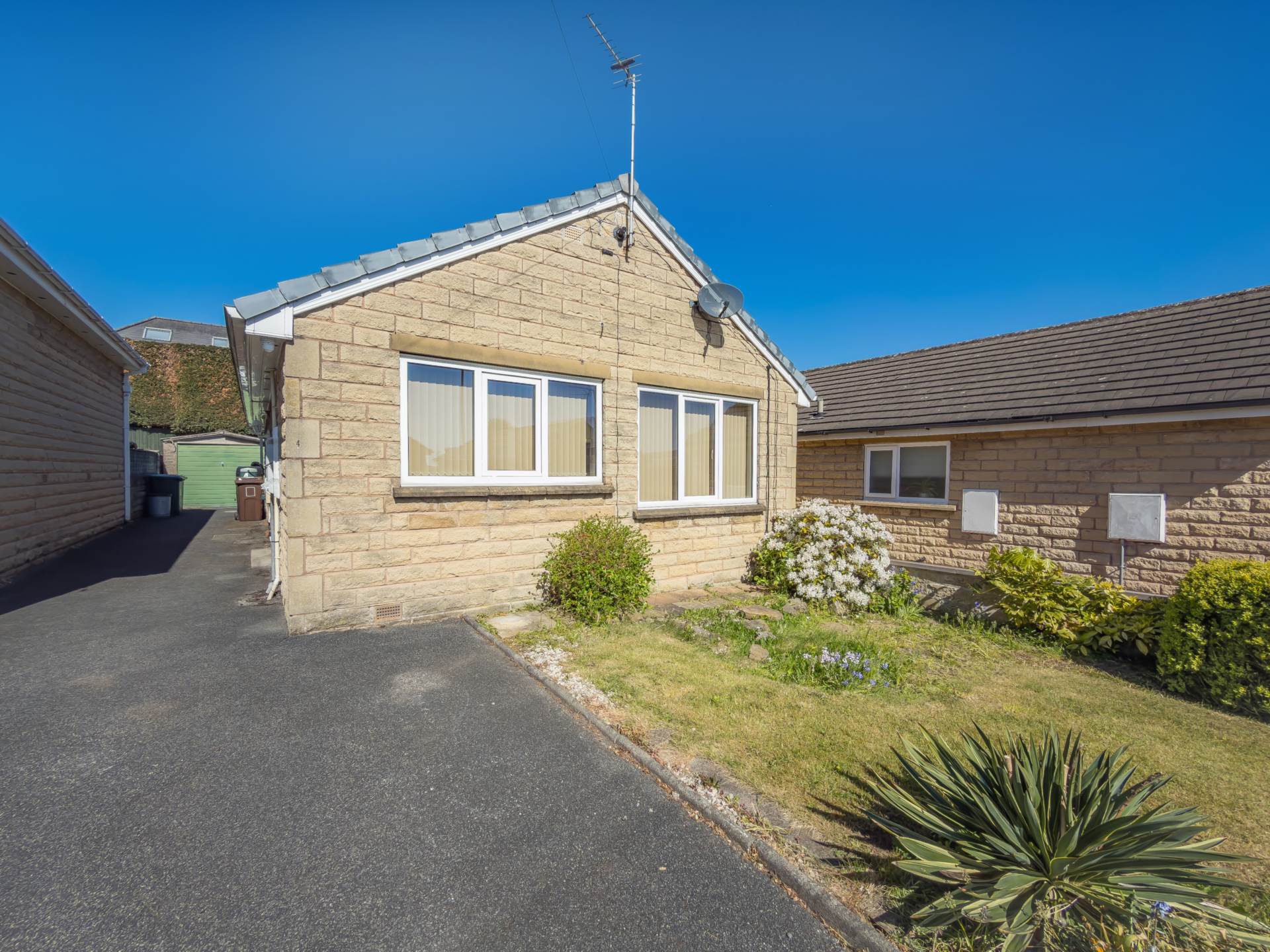 Shibden Drive, Carlinghow, Image 14