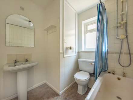 Shibden Drive, Carlinghow, Image 8