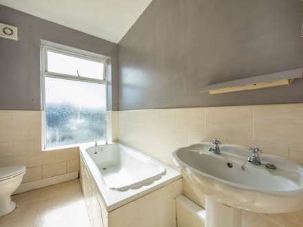 Bradford Road, Birstall, Image 9