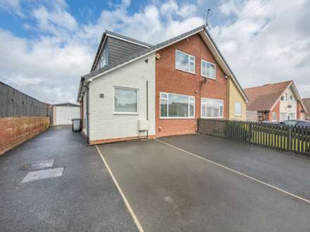 Property For Sale Carlinghow Lane, Batley