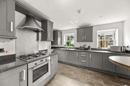 Rhodes Court, Leeds, Image 3
