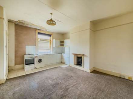 Ealand Road, Batley, Image 4