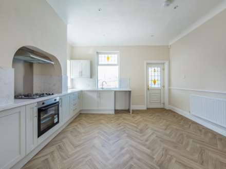 Grove Road, Heckmondwike, Image 5