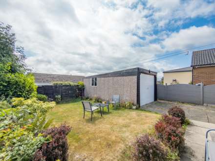 Chevins Close, Birstall, Image 13