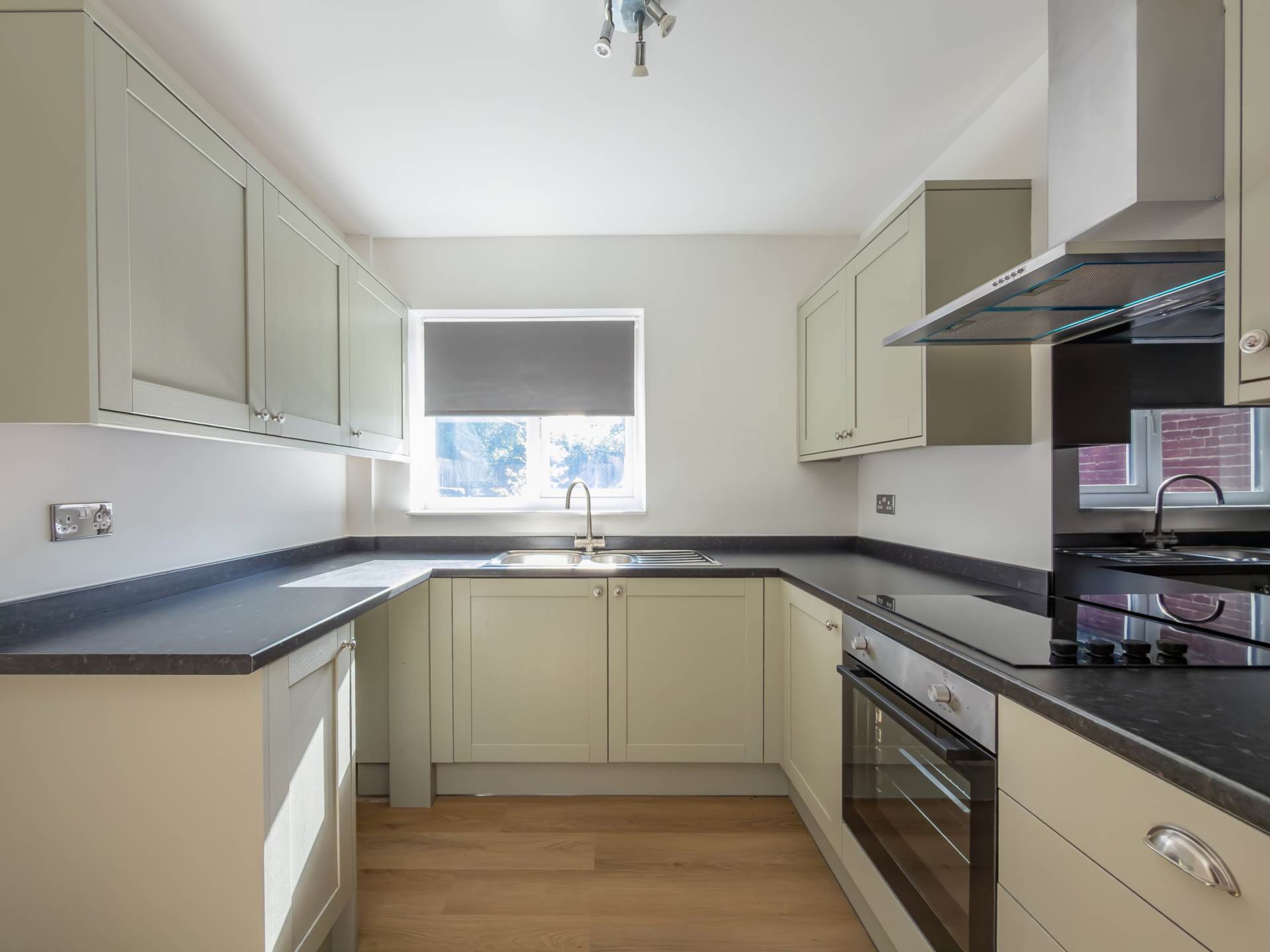 Ings Crescent, Dewsbury, Image 3