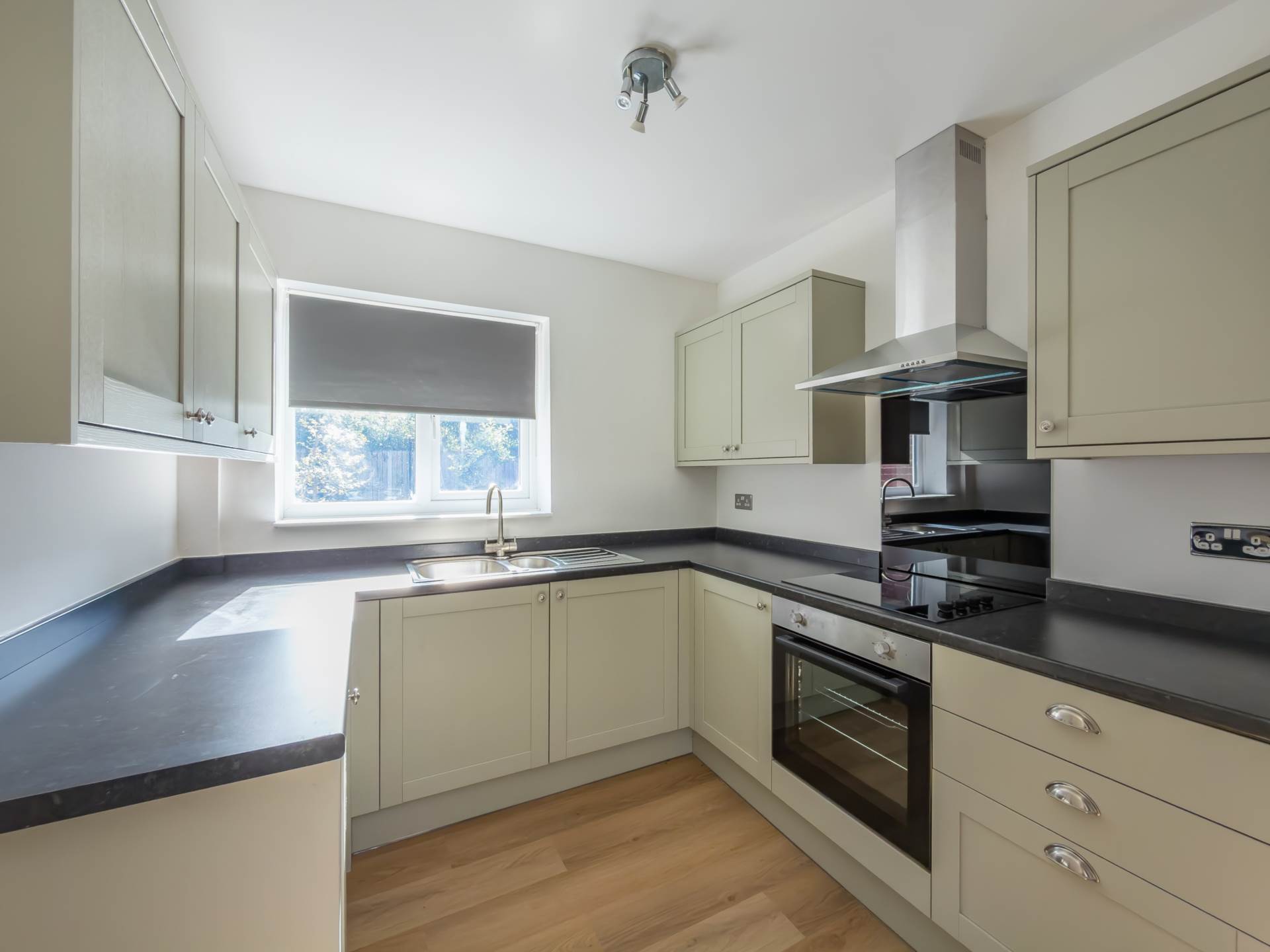 Ings Crescent, Dewsbury, Image 4