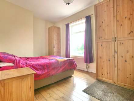 South View Birstall, Batley, Image 7