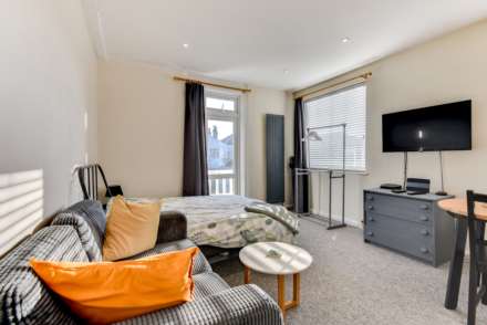 Property For Rent Seaside Studio Flat With Balcony, Hove