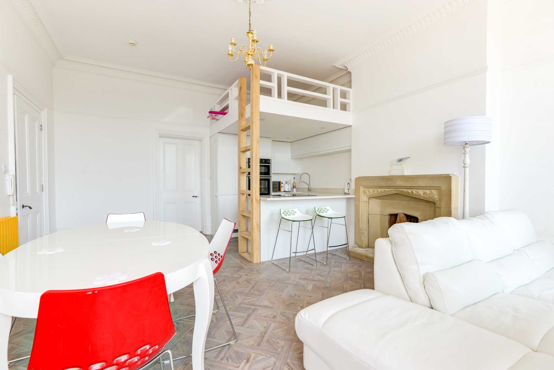 Worthing Seafront Apartment. Iconic Heene Terrace., Image 14