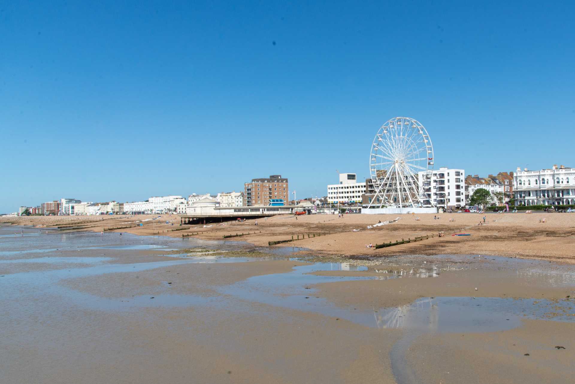 Worthing Seafront Apartment. Iconic Heene Terrace., Image 28