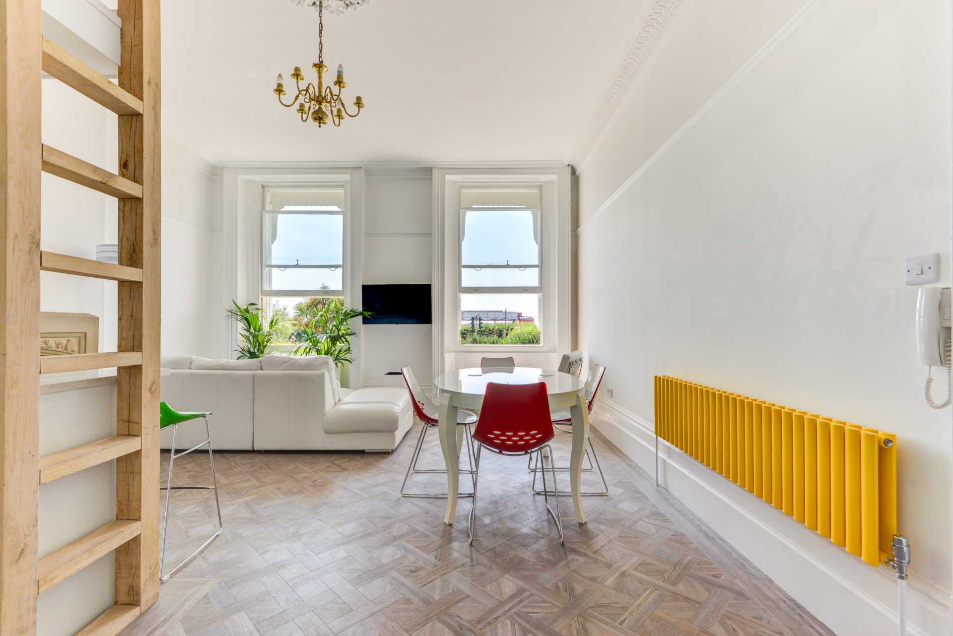 Worthing Seafront Apartment. Iconic Heene Terrace., Image 6