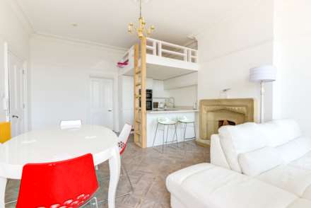 Worthing Seafront Apartment. Iconic Heene Terrace., Image 14