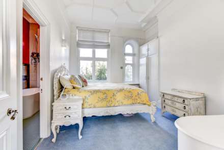 Worthing Seafront Apartment. Iconic Heene Terrace., Image 18