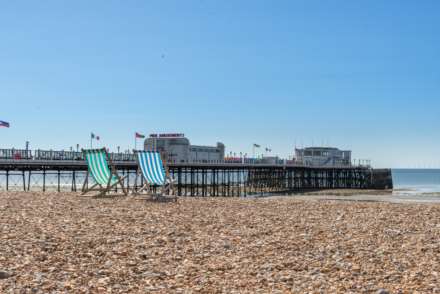 Worthing Seafront Apartment. Iconic Heene Terrace., Image 25