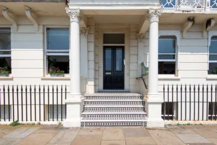 Worthing Seafront Apartment. Iconic Heene Terrace., Image 26