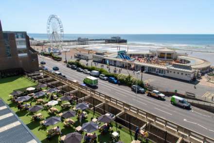 Worthing Seafront Apartment. Iconic Heene Terrace., Image 27