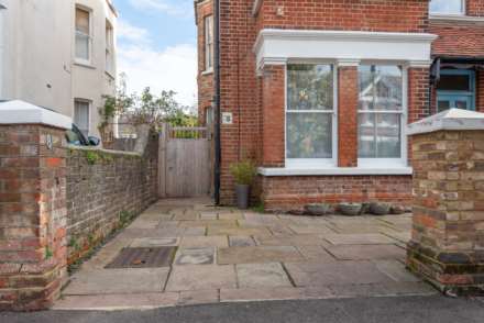 ‘Beautiful Garden flat retreat, close to the beach', Image 21