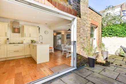 ‘Beautiful Garden flat retreat, close to the beach', Image 31