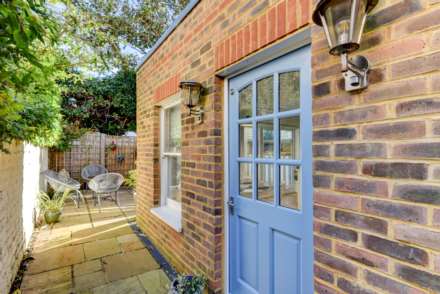 ‘Beautiful Garden flat retreat, close to the beach', Image 32