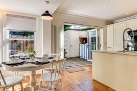 ‘Beautiful Garden flat retreat, close to the beach', Image 36