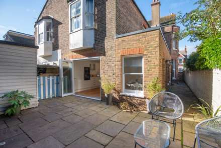 ‘Beautiful Garden flat retreat, close to the beach', Image 42