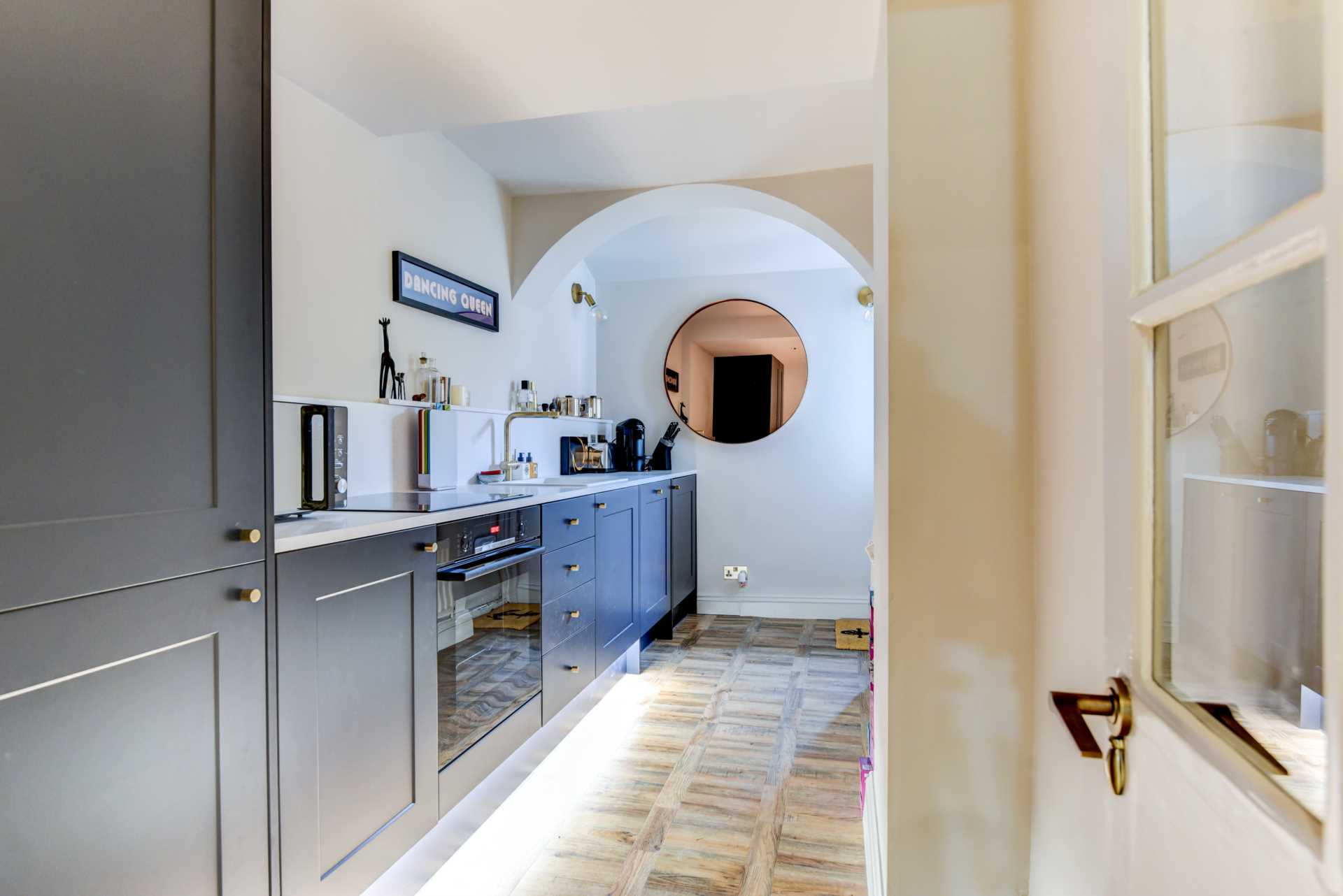 Park Crescent Apartment, Image 4