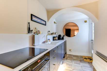 Park Crescent Apartment, Image 13