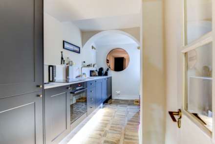 Park Crescent Apartment, Image 4
