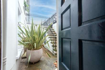 Park Crescent Apartment, Image 8