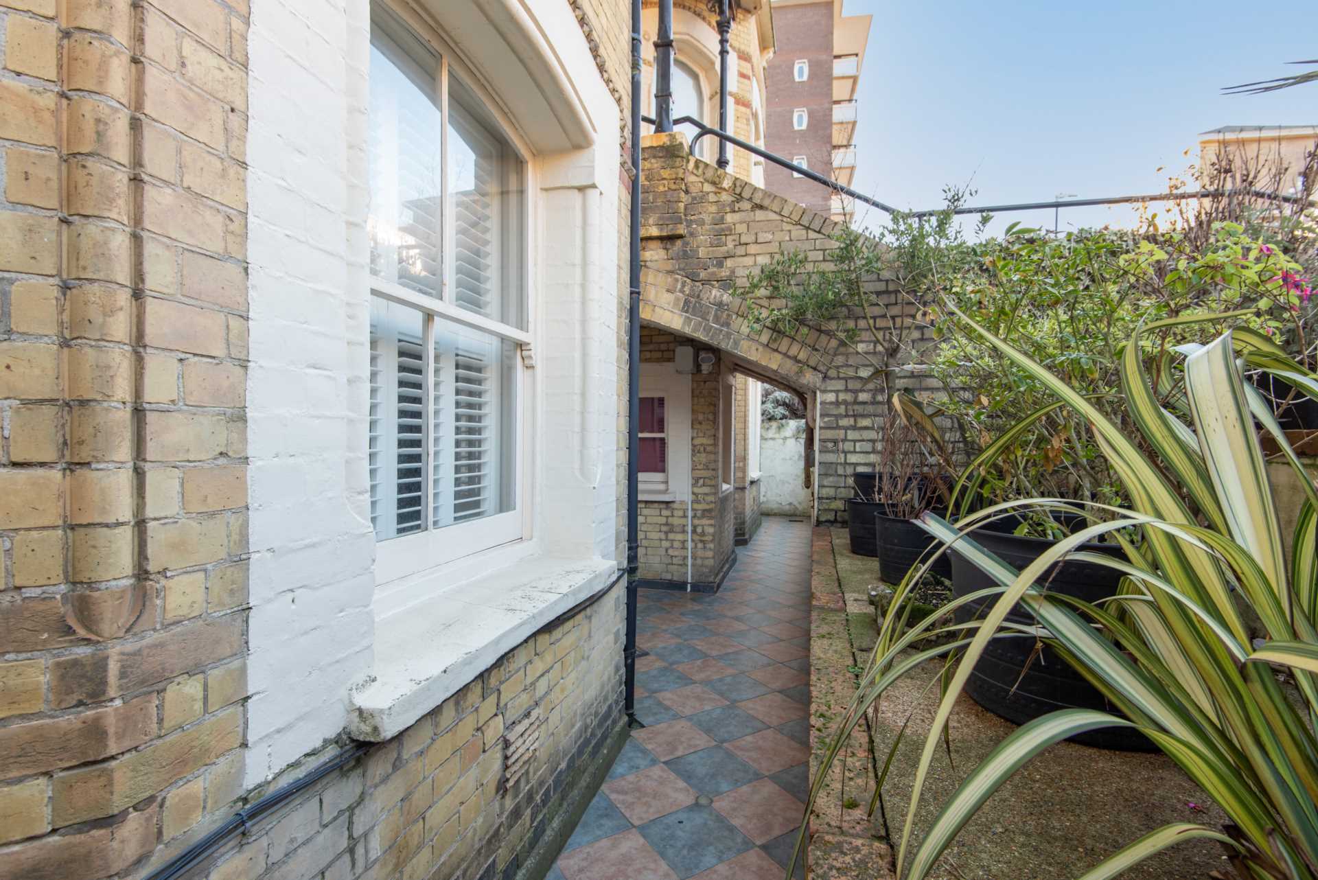 Second Avenue Three Bedroom Apartment Hove with TWO CAR PARKING SPACES. HOLIDAY LET -  DOG FRIENDLY, Image 16