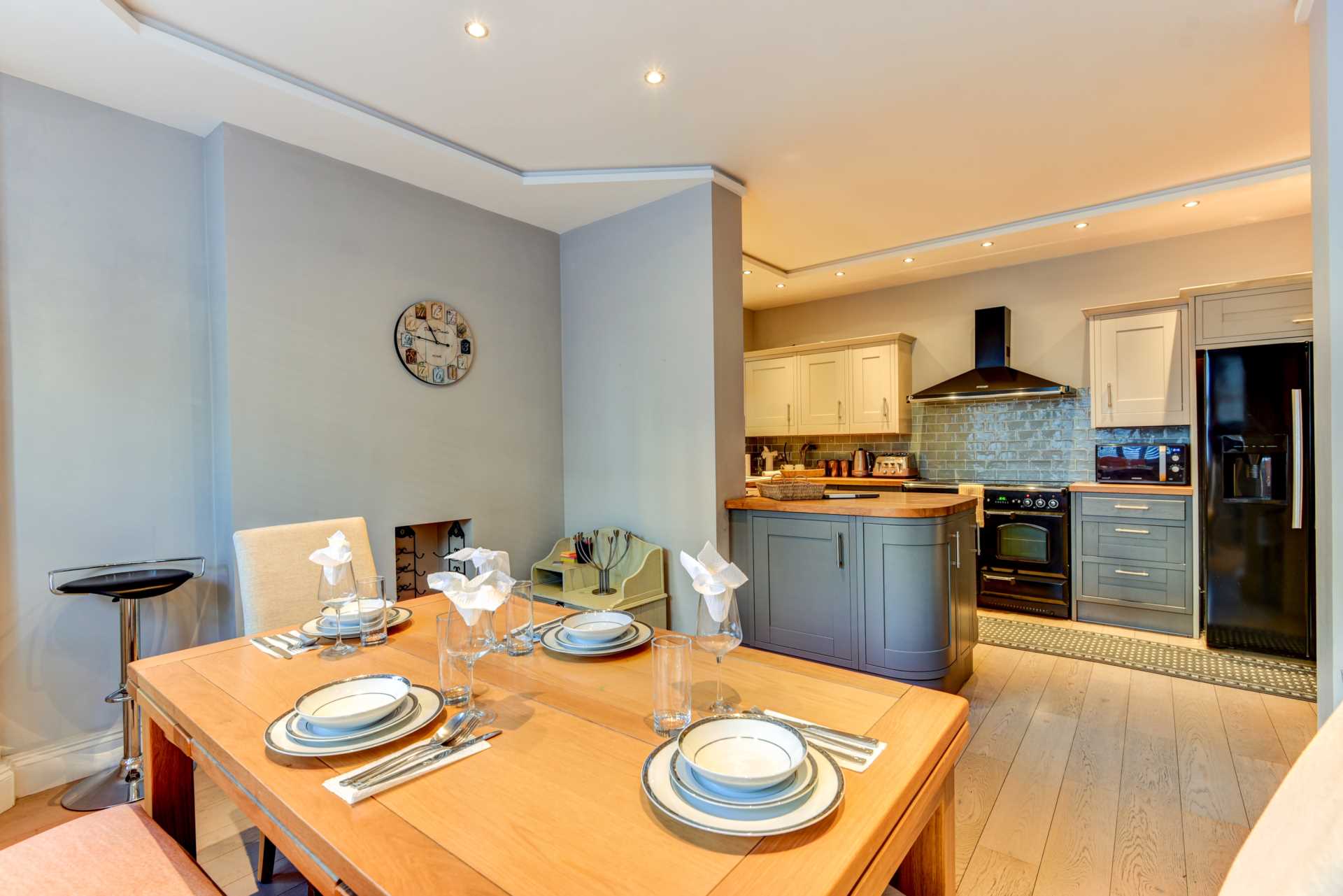 Second Avenue Three Bedroom Apartment Hove with TWO CAR PARKING SPACES. HOLIDAY LET -  DOG FRIENDLY, Image 8