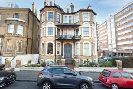 Second Avenue Three Bedroom Apartment Hove with TWO CAR PARKING SPACES. HOLIDAY LET -  DOG FRIENDLY, Image 12