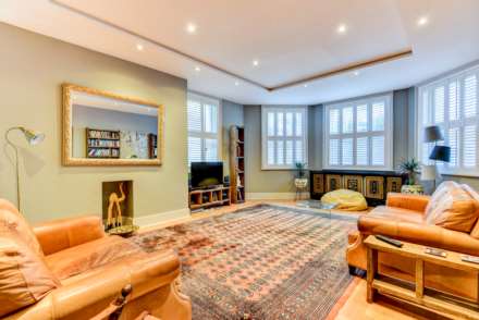 Second Avenue Three Bedroom Apartment Hove with TWO CAR PARKING SPACES. HOLIDAY LET/SHORT LETS DOG FRIENDLY, Image 3