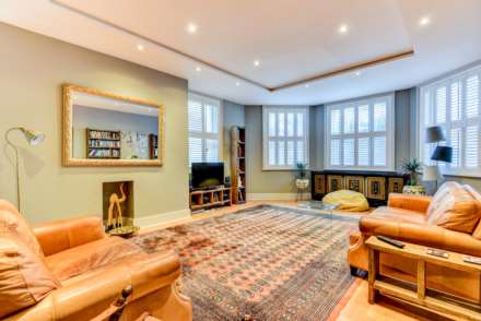 Second Avenue Three Bedroom Apartment Hove with TWO CAR PARKING SPACES. HOLIDAY LET -  DOG FRIENDLY, Image 3