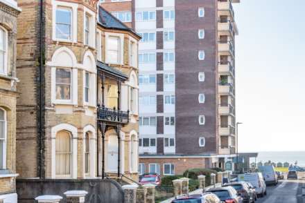 Second Avenue Three Bedroom Apartment Hove with TWO CAR PARKING SPACES. HOLIDAY LET/SHORT LETS DOG FRIENDLY, Image 33