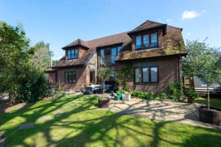 Beech House, Pulborough, Image 19