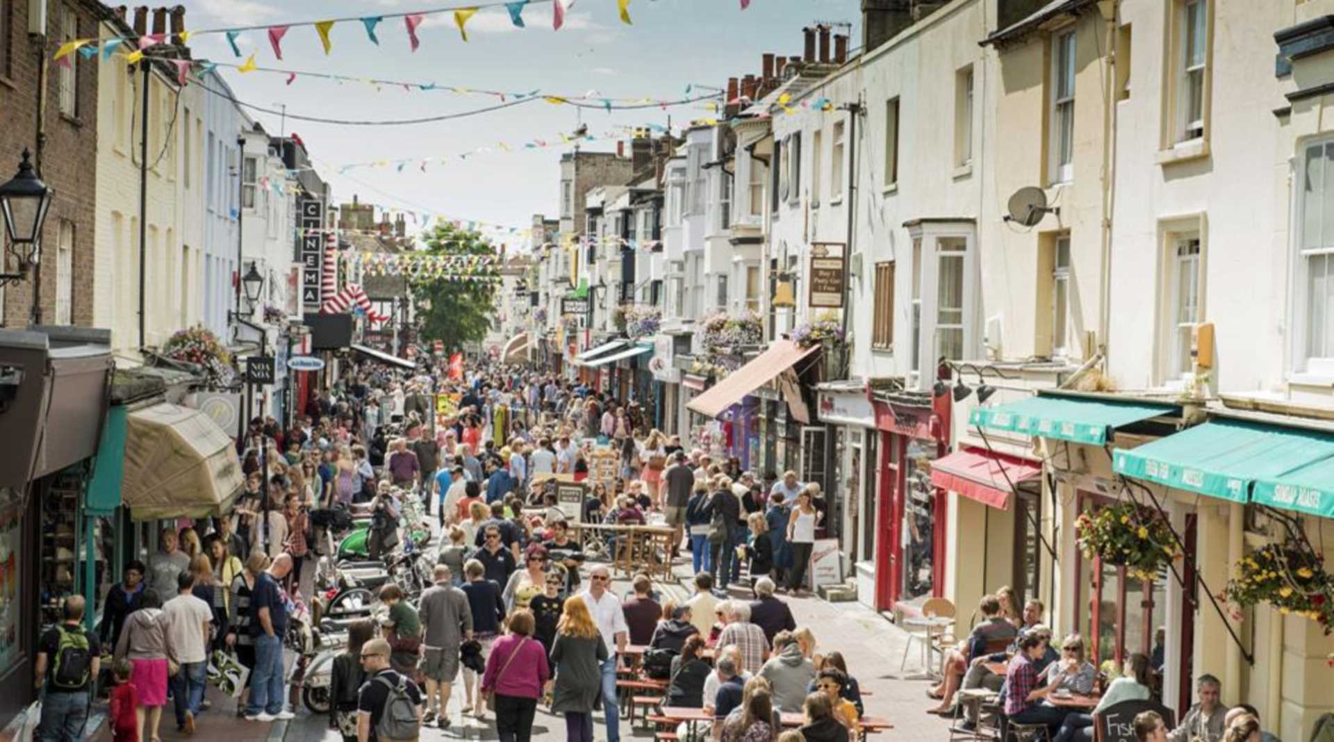 ‘Brighton's Park Crescent Apartment', Image 24