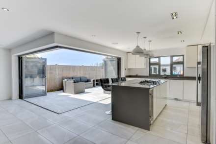 Fairfield Gardens, Portslade, Image 4