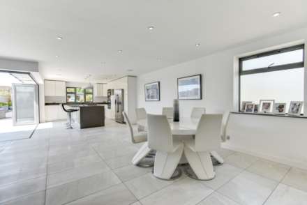 Fairfield Gardens, Portslade, Image 6