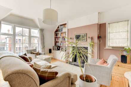 2 Bedroom Detached, Langdale Gardens, Hove