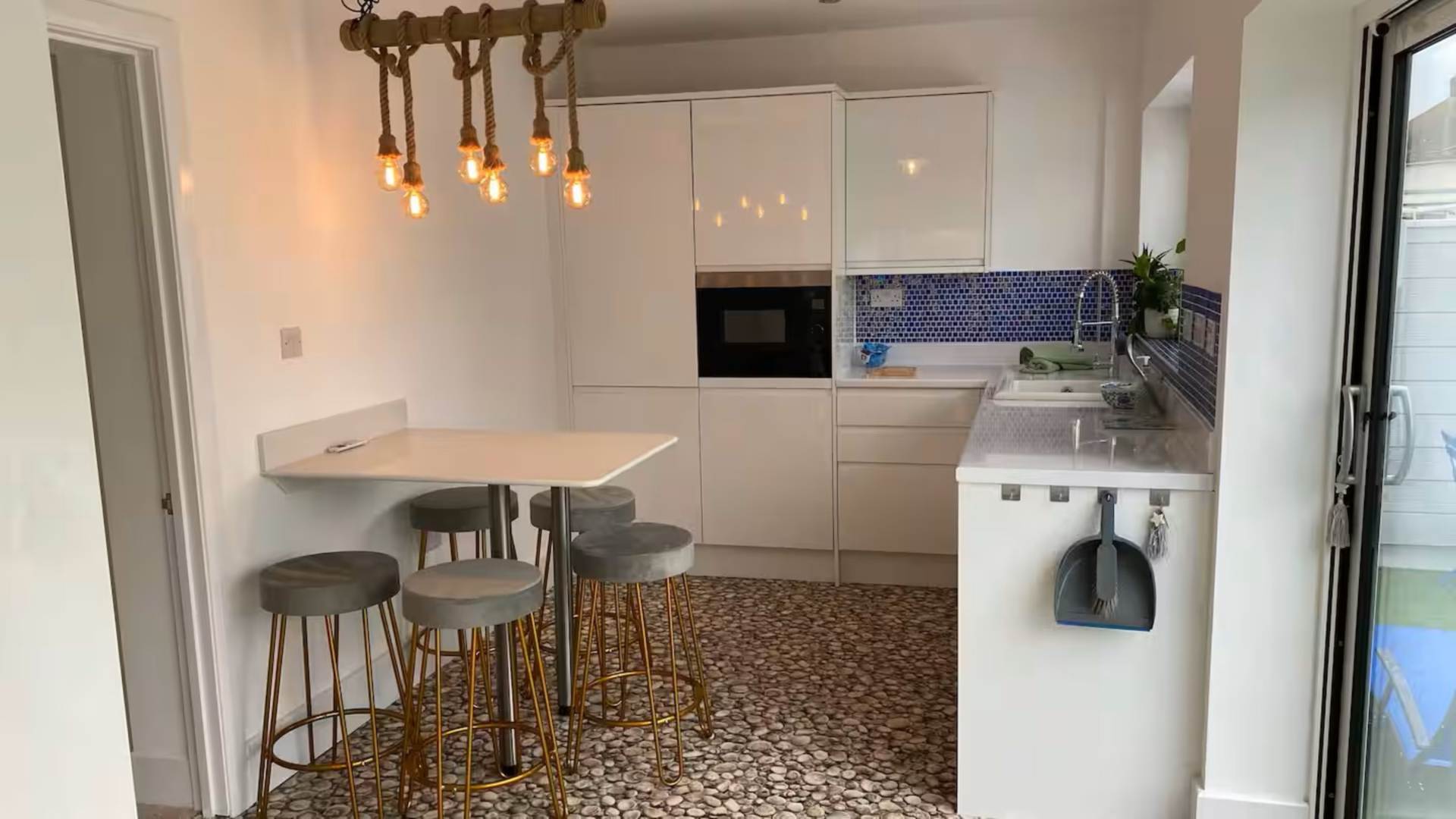 Brighton Road, Worthing, Image 24