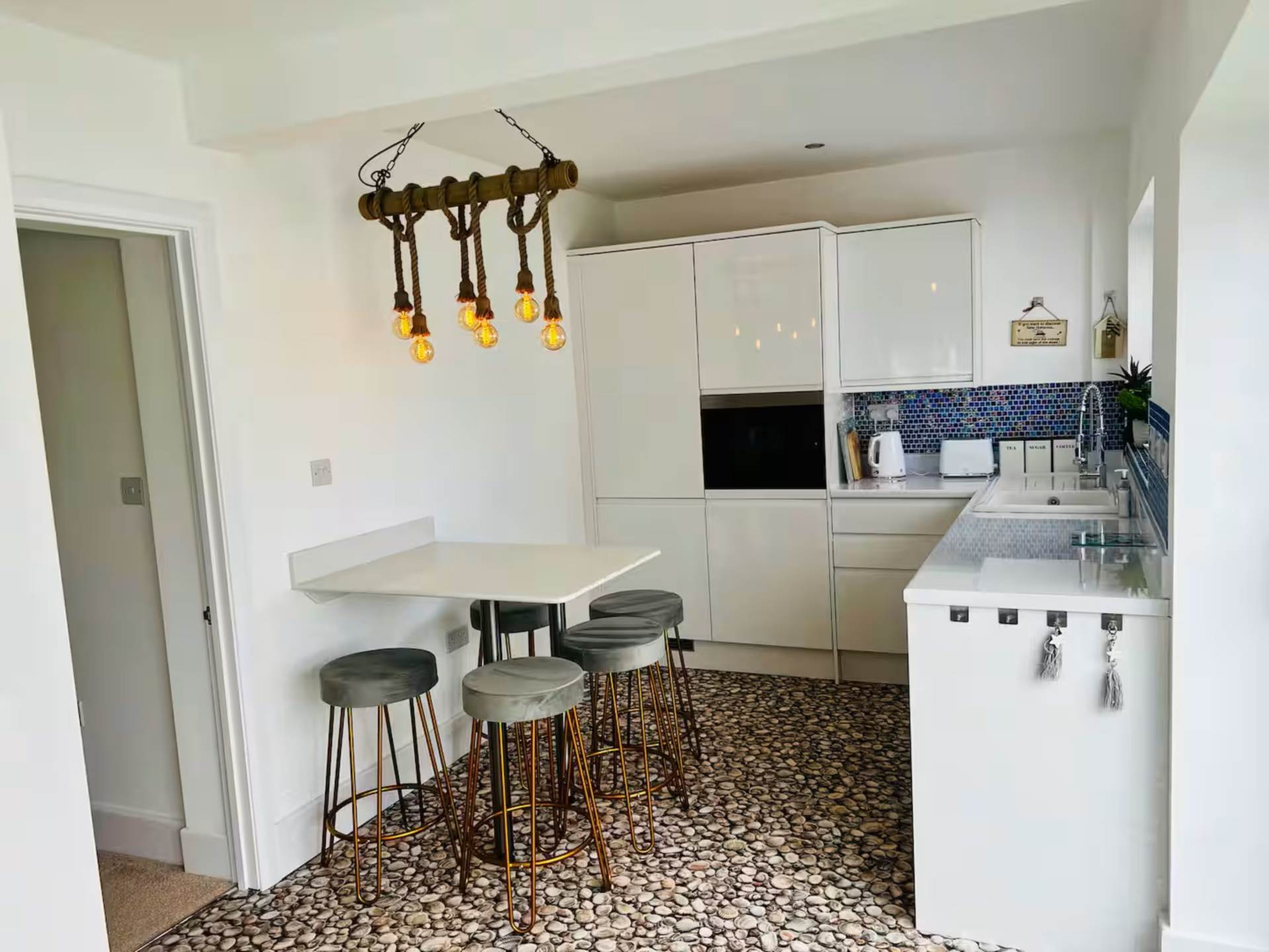 Brighton Road, Worthing, Image 30