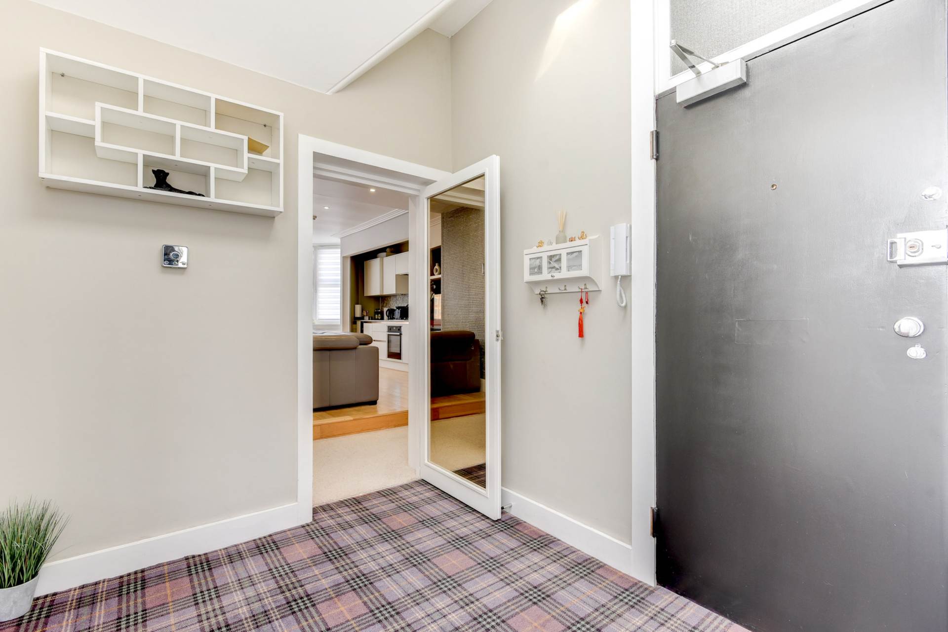 Grand Avenue, Hove, Image 15