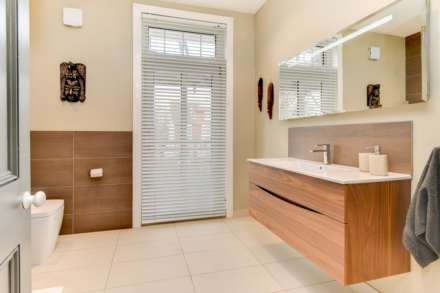 Pembroke Avenue, Hove, Image 15