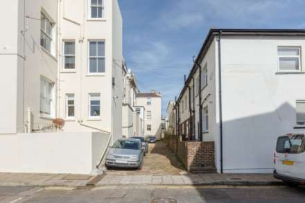Alice Close, Hove, Image 14